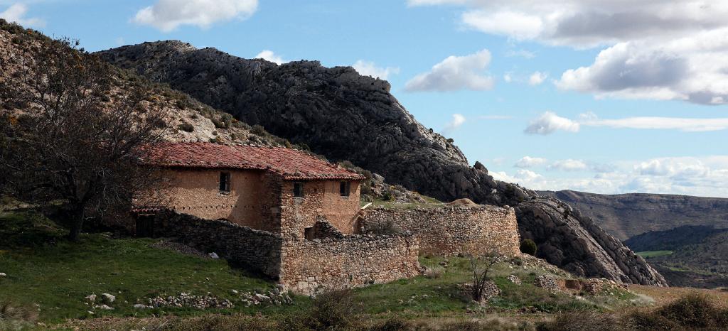 Ermitage de San Juan Cuevas de Canart.jpg